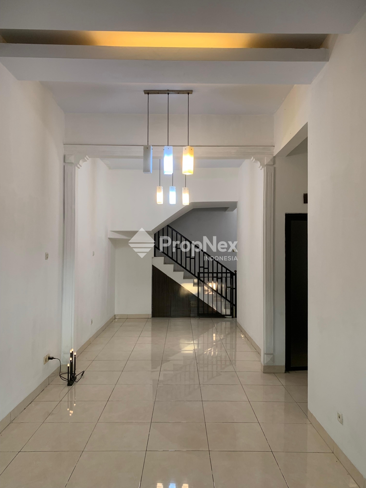Rumah Cantik 3 Lantai di Harapan Indah, Bekasi — foto 4